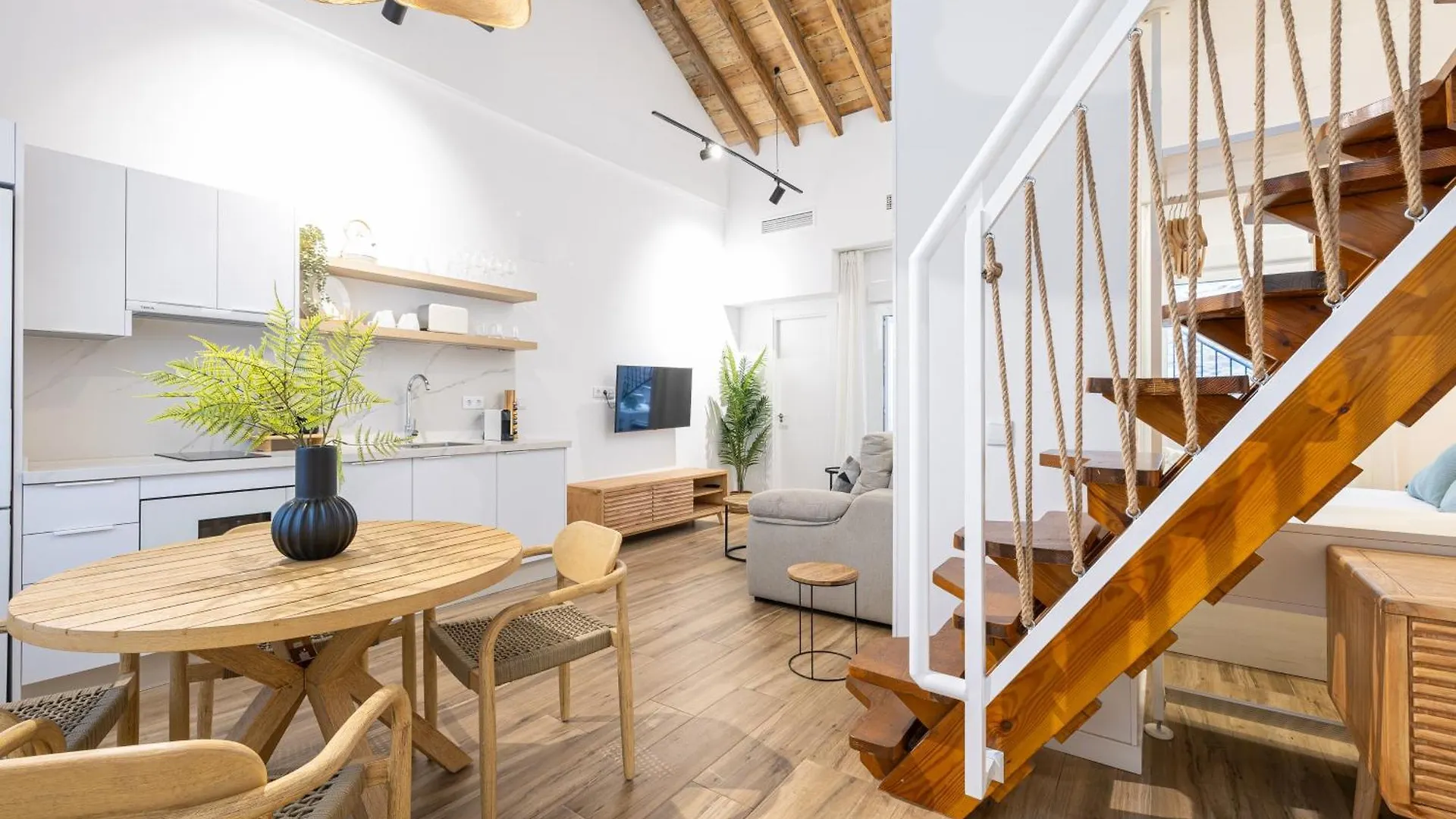 Apartment Modern Duplex Courtyard -2Bedrooms 2Baths Malaga