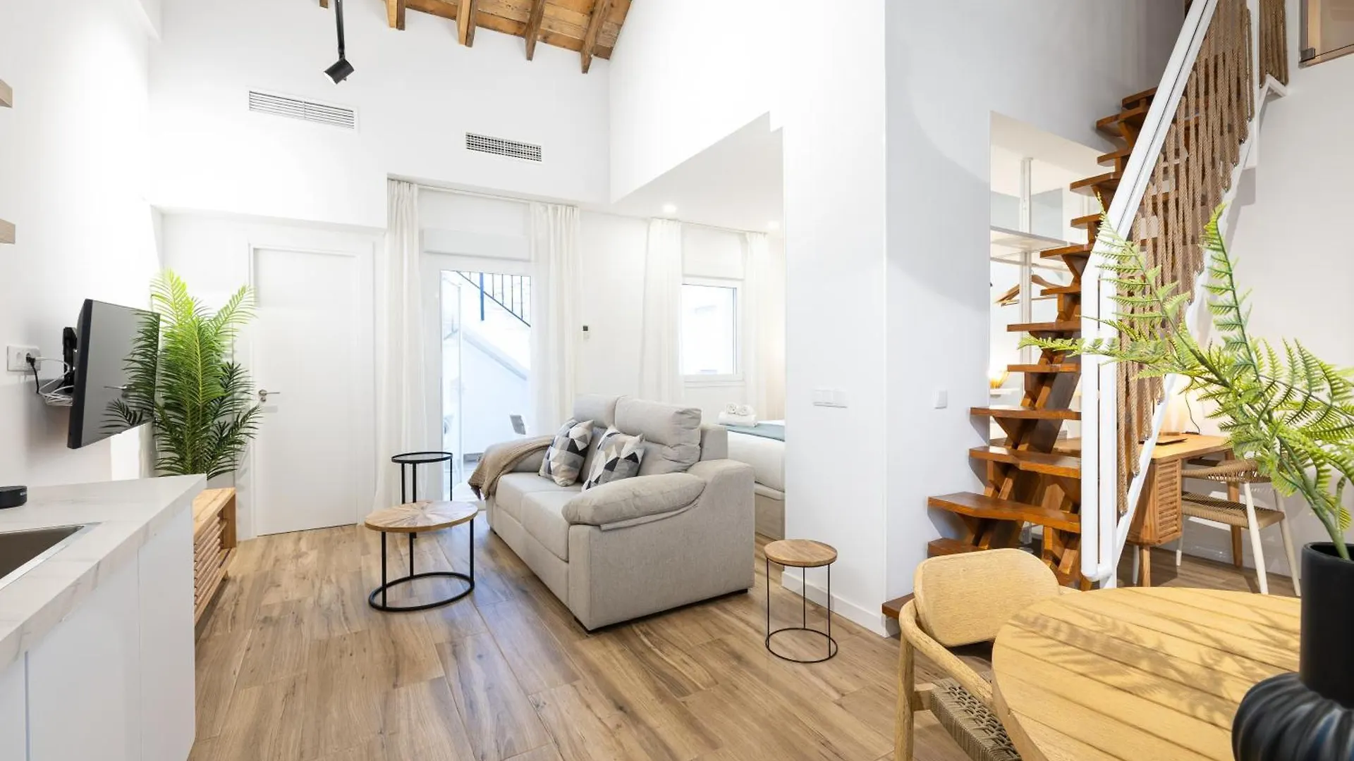 Modern Duplex Courtyard -2Bedrooms 2Baths Μάλαγα